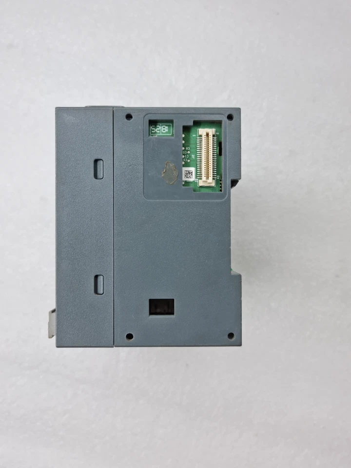 SCHNEIDER TM200C24R Modicon PROGRAMMABLE LOGIC CONTROLLER (USED)